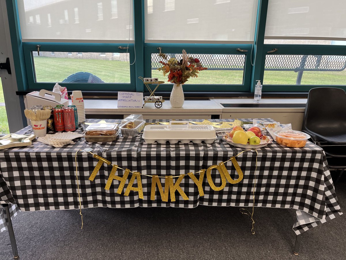 jmannion4C's tweet photo. It’s #CustodianAppreciation Day and #MiscoeHill is feeling the love! Thank you to our ⁦@MendonUptonRSD⁩ PTO for their efforts in recognizing our awesome team! https://t.co/zY1GSbW0uS