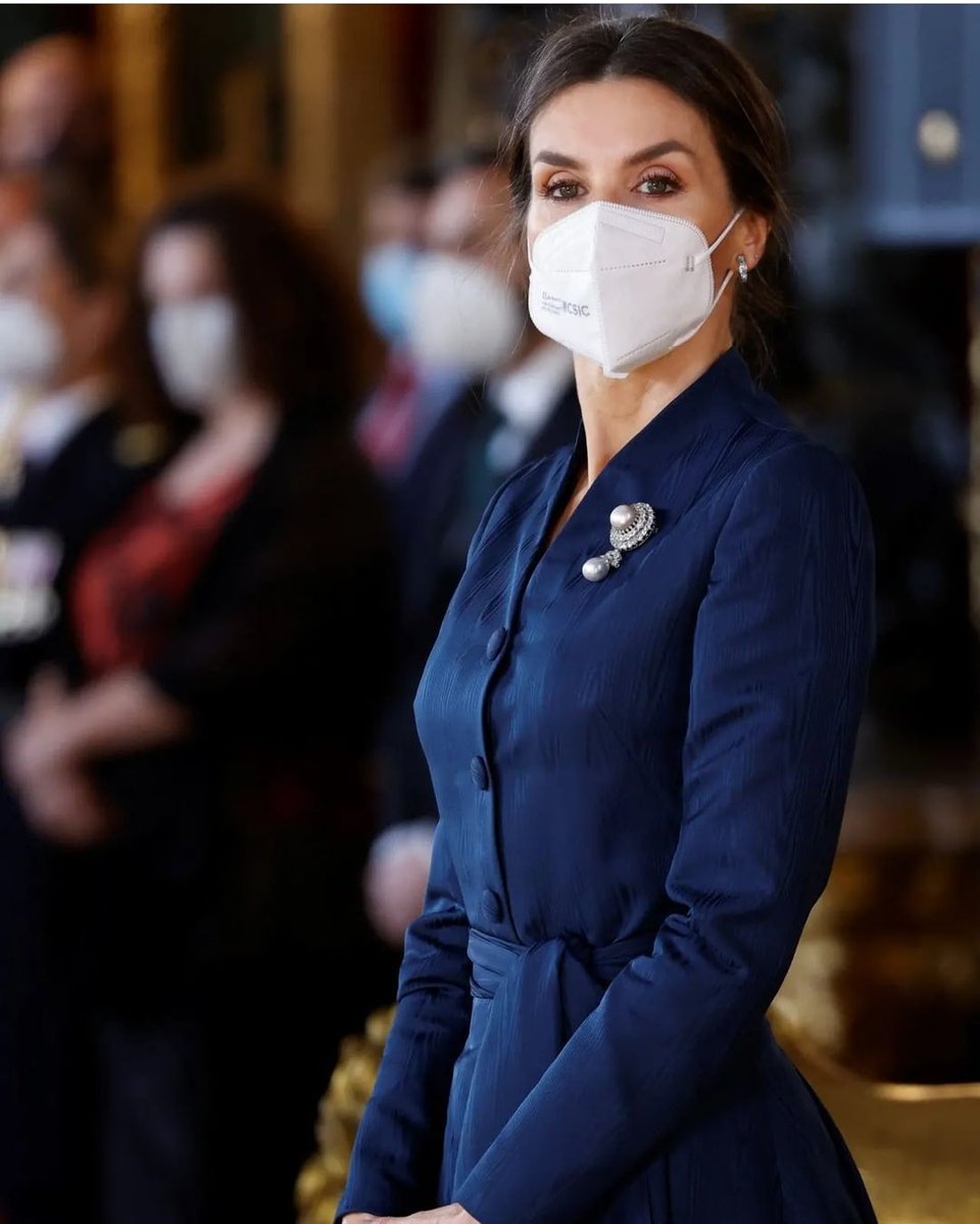 VLoveRoyalWorld's tweet photo. Espero, y deseo, que la reina Letizia lleve en el funeral de Isabel II alguna joya pertenecientr a Victoria Eugenia, la reina española que nació en Balmoral. Este broche, por ejemplo. https://t.co/xcuZXK30wz
