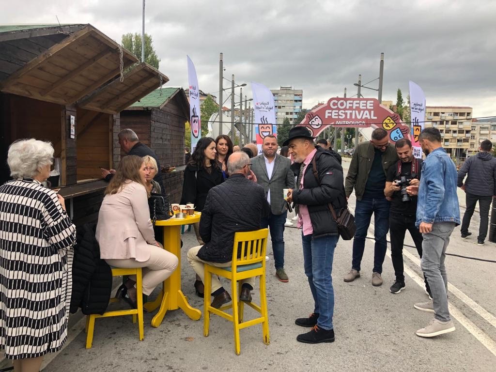 We were thrilled to be invited to the first ever ☕️Festival at the main bridge in Mitrovica. Meeting your neighbors, enjoying the #MitrovicaRockSchool bands🎸, having ☕️ and discuss every day life.