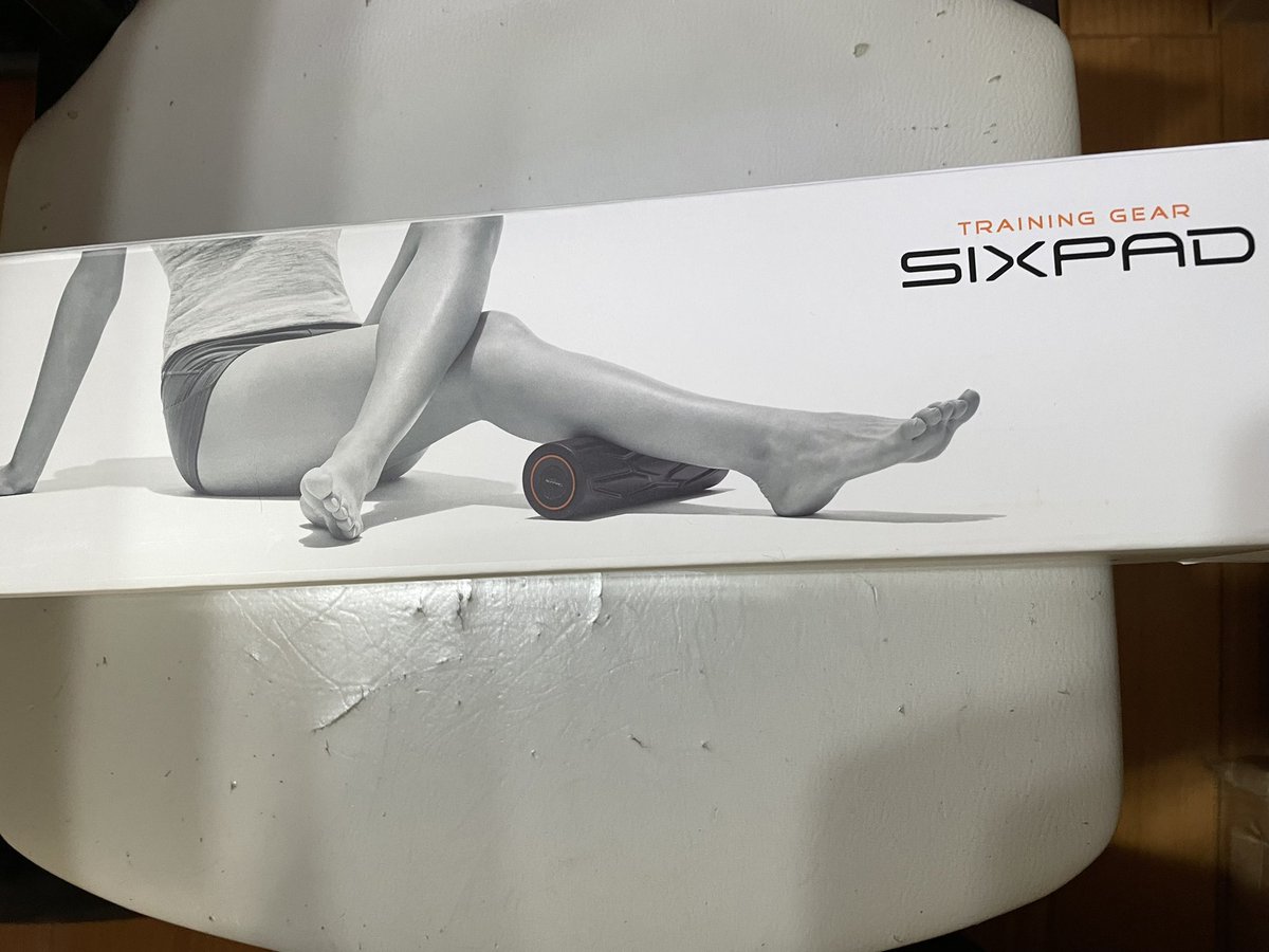 0wataru0's tweet photo. シックスパッドのパワーローラーSを買ってみた。

これメチャクチャ良い！！
俺のガチガチになった体をメチャメチャほぐしてくれる👍

体の凝りが辛い人にはオススメ！！

#SIXPAD
#PoweRroller https://t.co/mKx6u0alzP