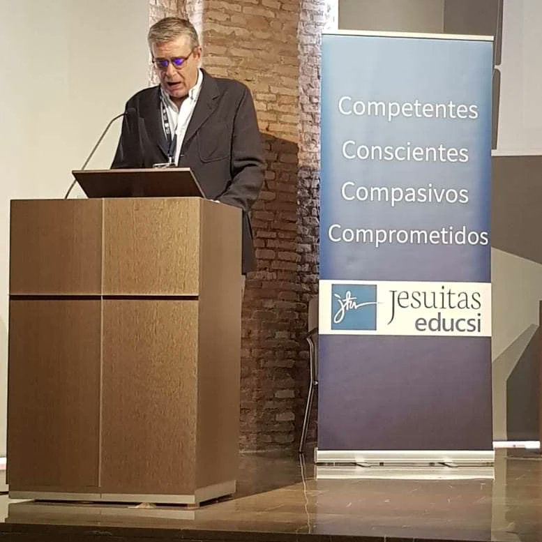 SanEstanislao's tweet photo. Seguimos apostando por la Innovacion. Hoy concluyen las dos jornadas SJ Tech celebradas en Málaga donde directivos y responsables tecnológicos de toda España han unido sus fuerzas para poner la tecnología al servicio de la pedagogía.
@educsi_ #sjtech #innovación #tecnología #sek https://t.co/ssRdlqt1Fv