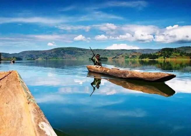 Uganda 🇺🇬 have highest number of lakes in Africa which has 69 lakes followed by Kenya with 64 lakes. Uganda is home to 45% of Lake Victoria’s 68,800 km² surface, the largest freshwater body in Africa and the second largest in the world by area.
