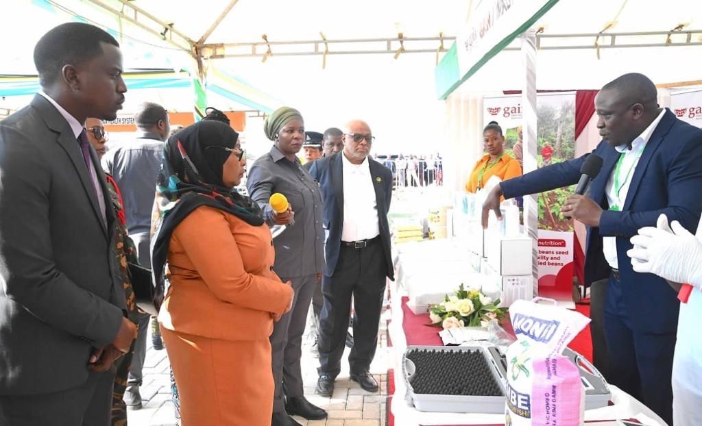Representatives from <a href="/GAIN_TANZANIA/">GAIN TANZANIA</a> joined the event, where they showcased GAIN's programmes on - Biofortification &amp; Industrial Fortification, which play a key role in facilitating a nutritious &amp; #healthy diet for consumers. A glimpse of the hon'ble President at our stall. (3/4)