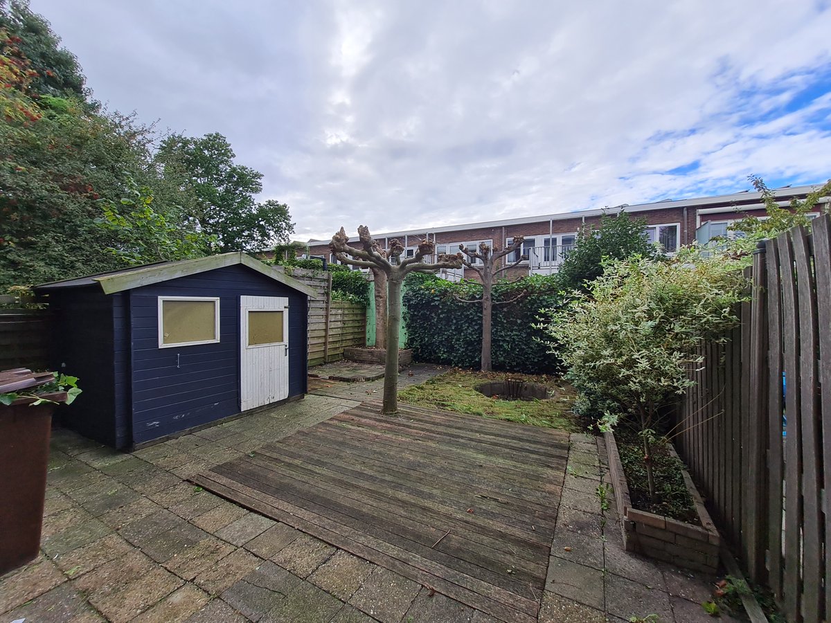Onze oude woning in Lombok (Utrecht) is binnenkort te huur (nee, niet dat hutje op de foto ...). Er zit dan een nieuwe keuken in en de tuin (wel op de foto) blijft fantastisch. Geïnteresseerd!?

123wonen.nl/huur/utrecht/b…