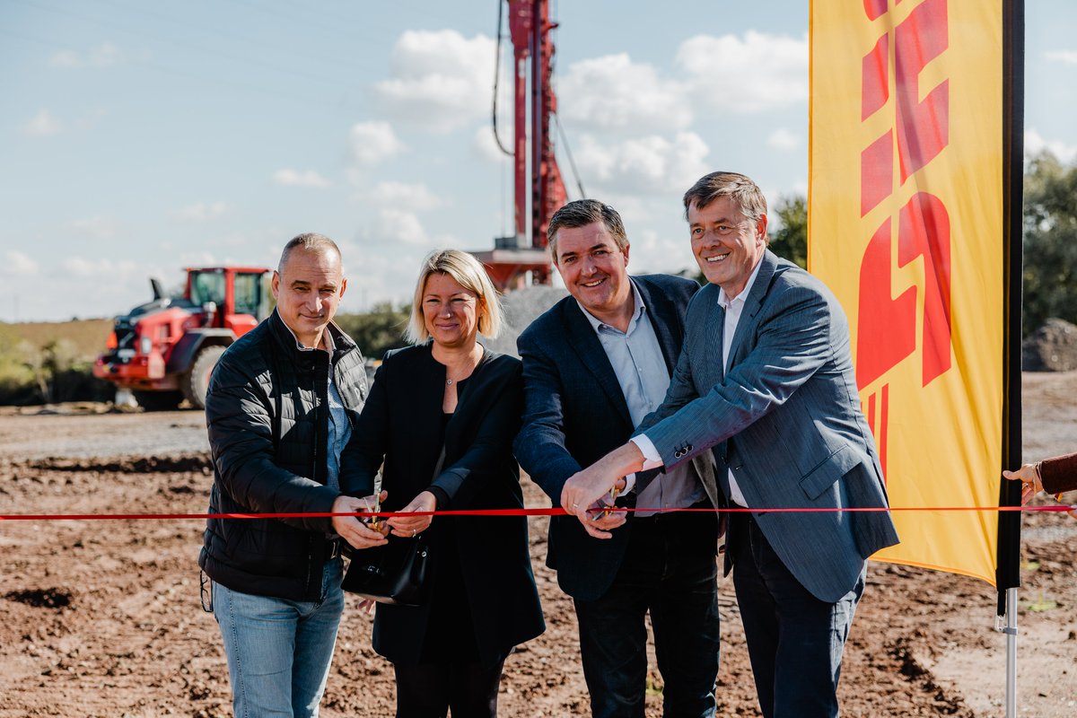 GraylingPR_be's tweet photo. Our team took care of the #mediarelations for @DHLexpress on the press event launching the construction of the new sustainable DHL Express Service Center in Courcelles together with @WDP_EU. 
#clientnews #mediarelations 
https://t.co/72QESfCRZ3 https://t.co/L54jcu3Usm