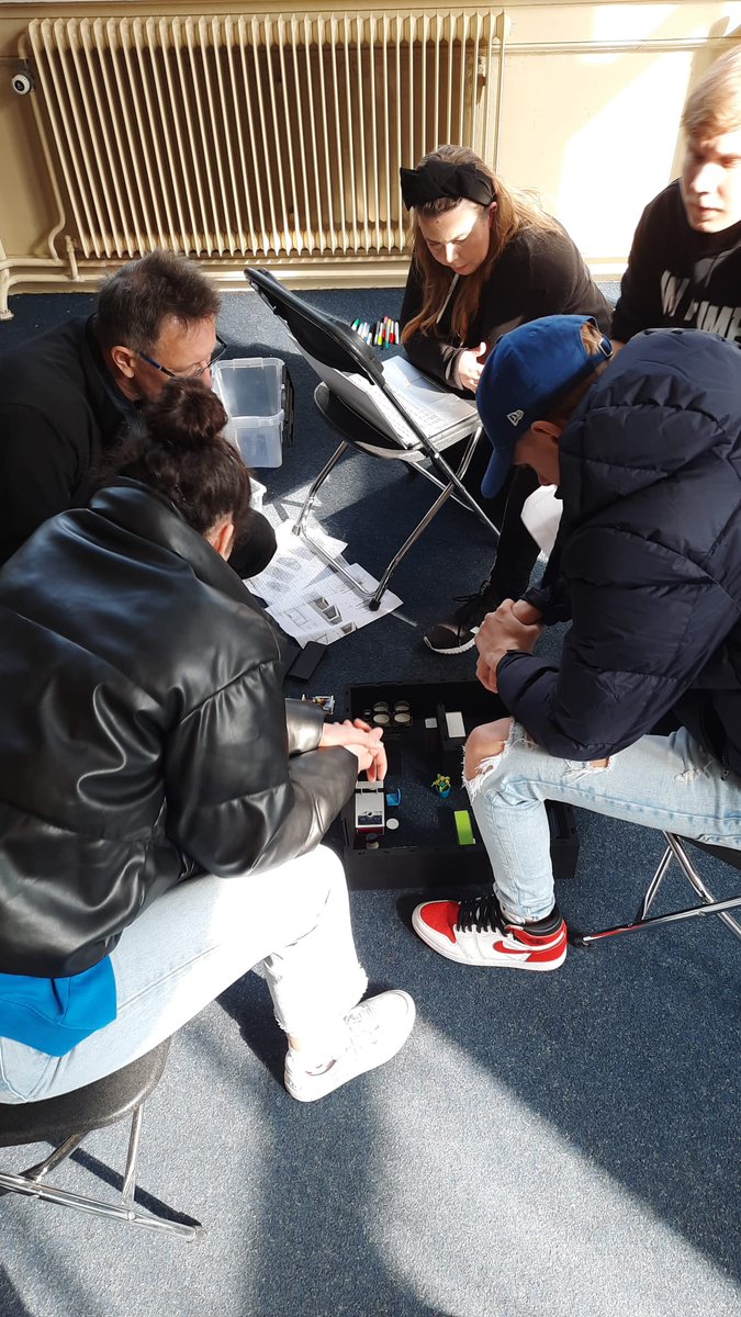 MekaElgoibar's tweet photo. #TeamWe #Erasmus KA2 proiektuarekin Herbeheretan @MekaElgoibarko ikasle eta irakasleak nazioarteko talde anitzetan elkarlanean. Lan bikaina egin dute gure ikasleek. @sepiegob @IkaslanEuskadi @Int_Tknika @FPeuskadi #MekaInternational #welfaretechnology #socialcare #designthinking https://t.co/E7ecMduzNv