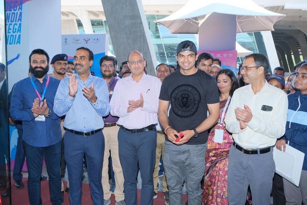 DrArjunsinhRana's tweet image. Indian Javelin star, Neeraj Chopra cuts the ribbon and inaugurates the sports expo at Mahatama Mandir, Gandhinagar 

#36thNationalGames #NationalGames #UnityThroughSports #JudegaIndiaJitegaIndia

@sagofficialpage @IndiaSports @sanghaviharsh @Neeraj_chopra1