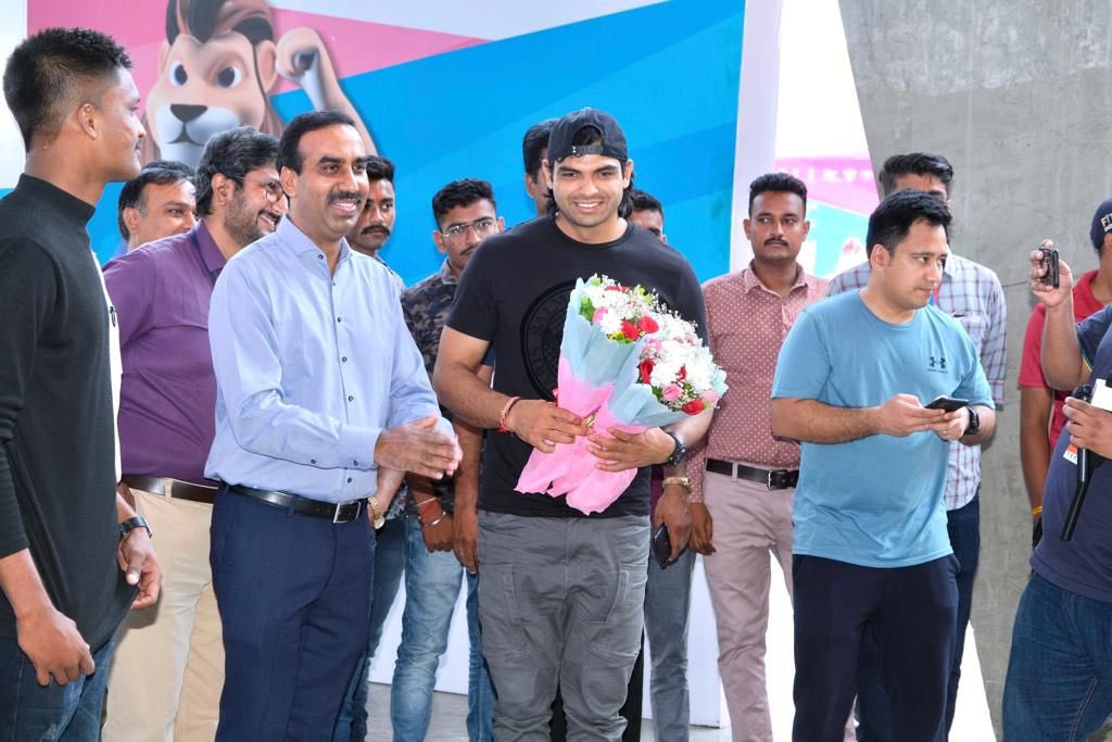 DrArjunsinhRana's tweet image. Indian Javelin star, Neeraj Chopra cuts the ribbon and inaugurates the sports expo at Mahatama Mandir, Gandhinagar 

#36thNationalGames #NationalGames #UnityThroughSports #JudegaIndiaJitegaIndia

@sagofficialpage @IndiaSports @sanghaviharsh @Neeraj_chopra1