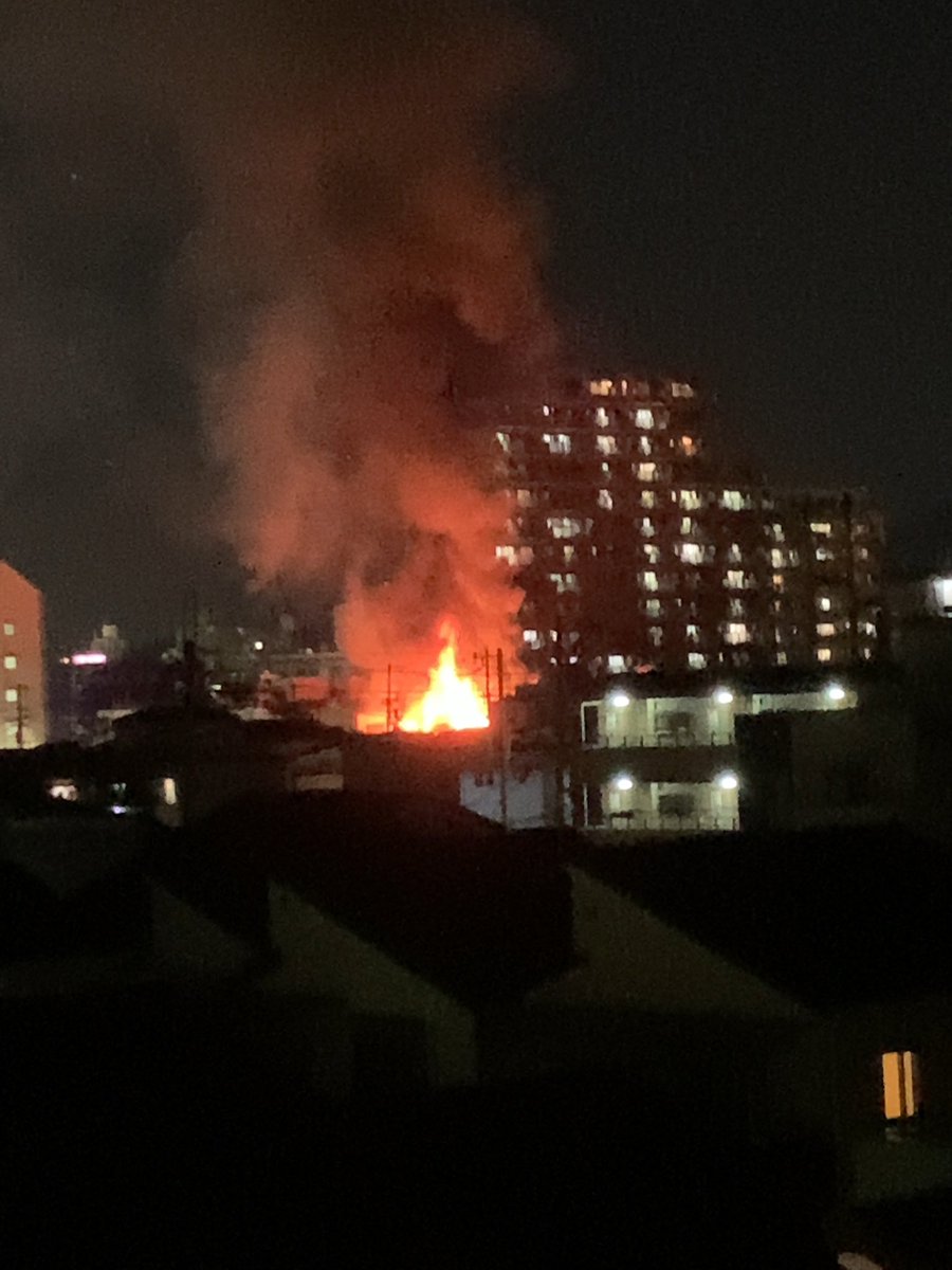 火災 大阪府大東市赤井3丁目 住道駅の近くで火事 炎が上がってて火の粉が飛び散ってる 周辺道路を一部封鎖 大東 9月30日 まとめ部