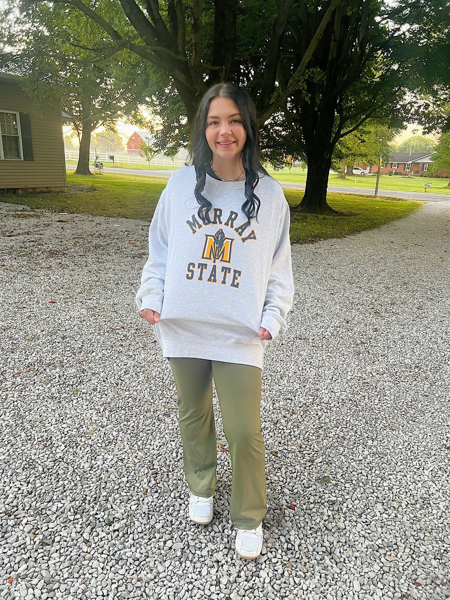 karlyegraber's tweet photo. I am so excited to announce my commitment to Murray State University!! So thankful for Coach K, Gill, Zack, and the rest of MSU for the opportunity to be apart of the family! Go Racers! 💙🐎💛 @IMGGerth06 @CoachZack_MSUSB @CoachGill_MSU https://t.co/yfItMU7dFv