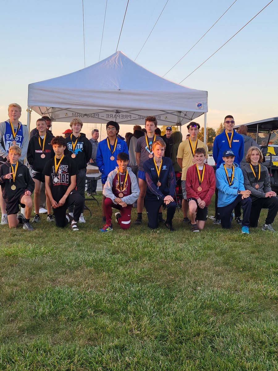 TBoltXC's tweet photo. Top 15 finishers in the Sophomore Division at the Joe Mortimer Invitational. https://t.co/pQgBRiVzdN