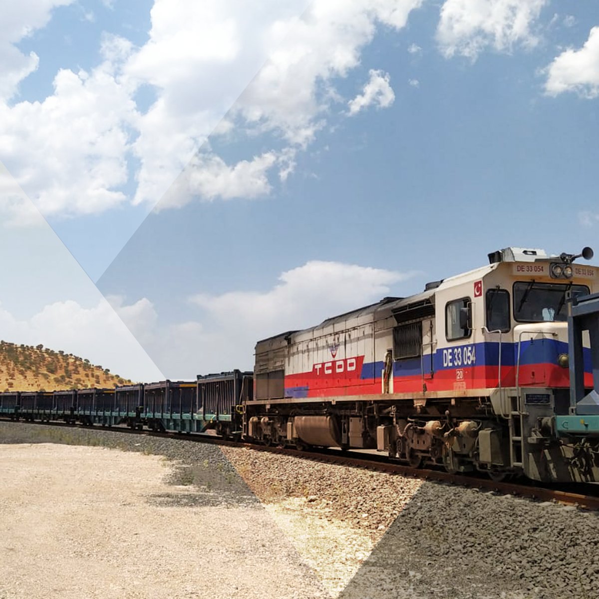etibakir's tweet photo. Küre işletmemizde çıkarılan cevherin yan ürünü olan pirit konsantresi, 1.200 kilometrelik yol kat ederek Çankırı’dan Mardin, Mazıdağı’na trenle geliyor. Tesisimizin içine kadar girebilen demiryolu sayesinde karbon ayak izimizi de azaltıyoruz.  
#EtiBakır #KarbonAyakİzi #Pirit https://t.co/b7g4yQwLPF