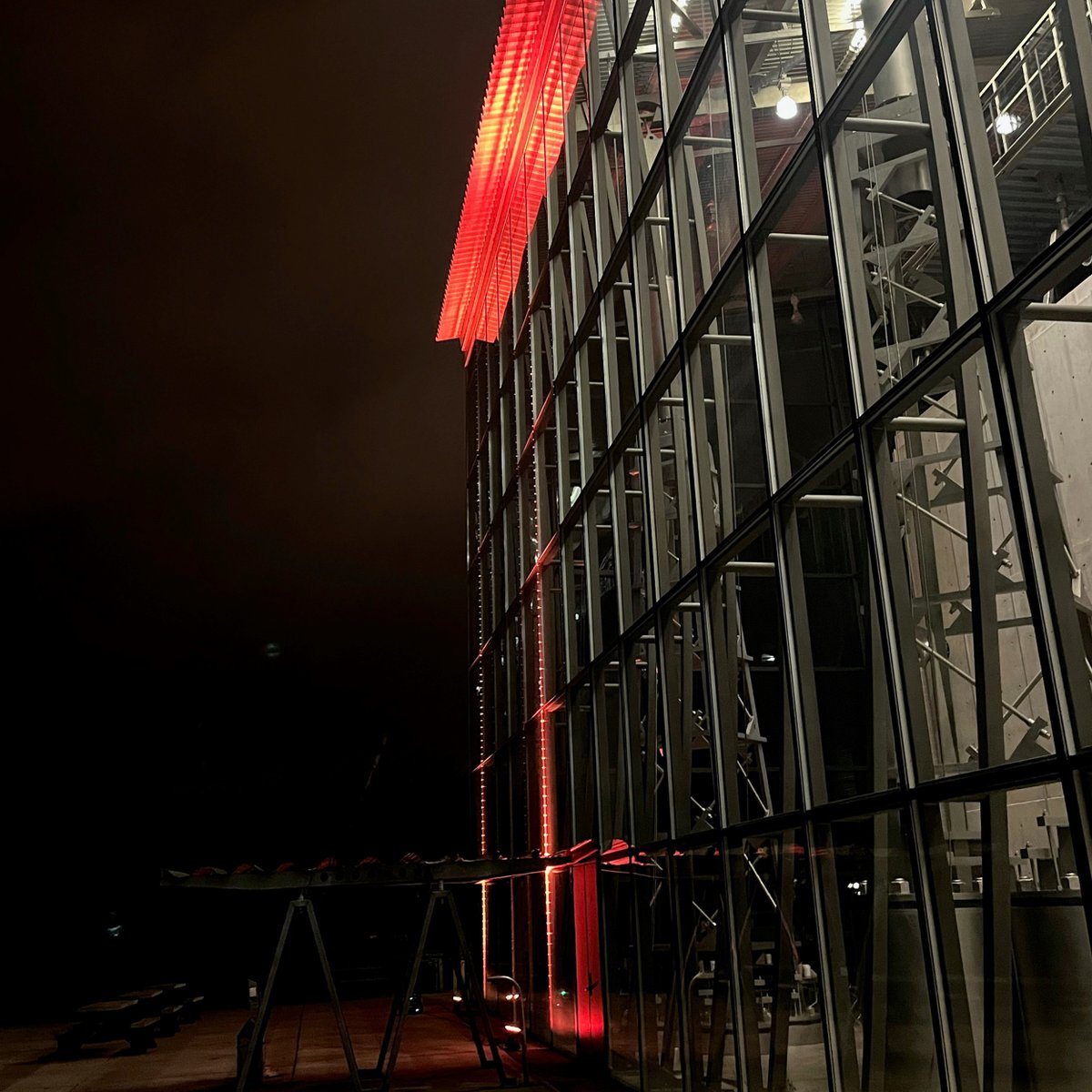 LibraryArchives's tweet photo. This evening, our Gatineau preservation buildings will be illuminated in orange as a symbol of reflection and #TruthAndReconciliation. #NDTR https://t.co/LHg0wZEtvY