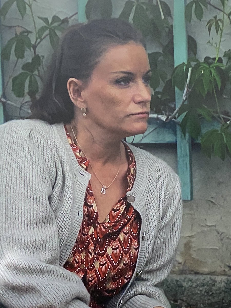 Hvilken dansk skuespillerinde ligner hun? Kan simpelthen ikke finde navnet på hende. Føler hun spiller uintelligent og dum i mange af hendes roller #twitterhjerne