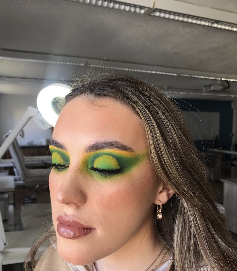 evanna_ryan's tweet photo. Loved painting this clients face in college🎨 so colourful 🥰#beautyspatus @TUS_Midwest @MajellaGolden https://t.co/tIqj6x3Nik