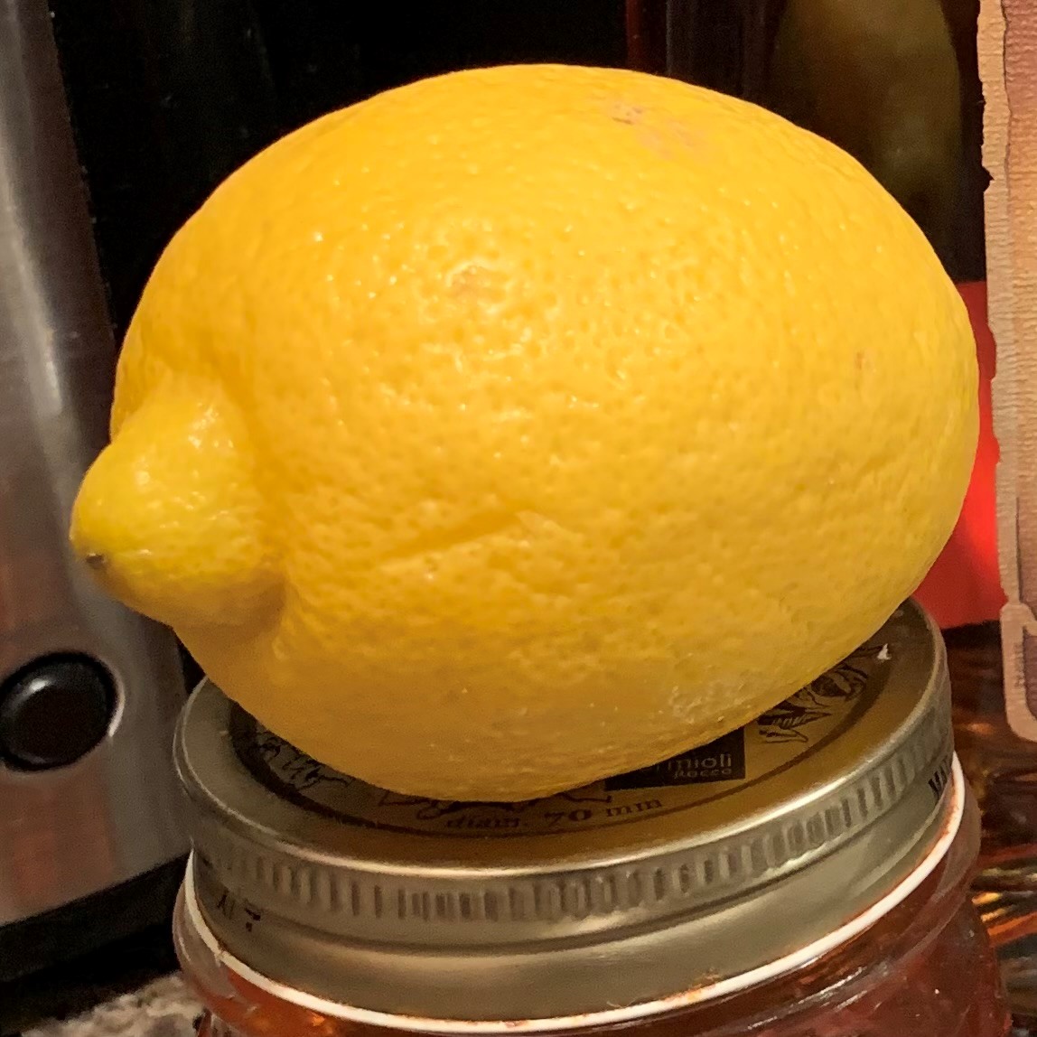 Sara_Jiang's tweet photo. Today's #FoodiePath Challenge 🍋:

👉 Reminder of the unofficial rules:
🍎 I'll post a photo of a food item
🧐 Your job is to name a related finding/disease
📷 Bonus points if you have an example of the entity to share! https://t.co/TbQH0Az6PO