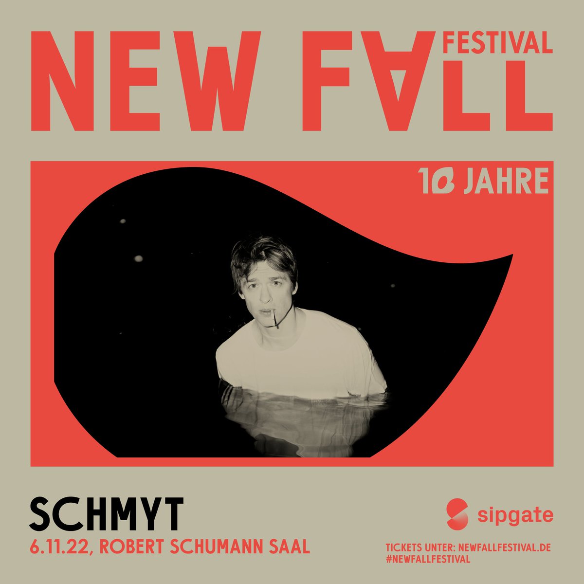 publictune's tweet photo. 10 JAHRE NEW FALL FESTIVAL
SCHMYT
SO. 06.11.2022
20:00
ROBERT-SCHUMAN-SAAL
Das Konzert findet im Rahmen der @mtvema / MTV Music Week vom 4. bis 12.11. statt.
#newfalfestival #mtv #ema #musicweek #düsseldorf #duesseldorf #schmyt #newfallfestival #publictune #mtvmusicweek @sipgate https://t.co/akux5ZSKlt