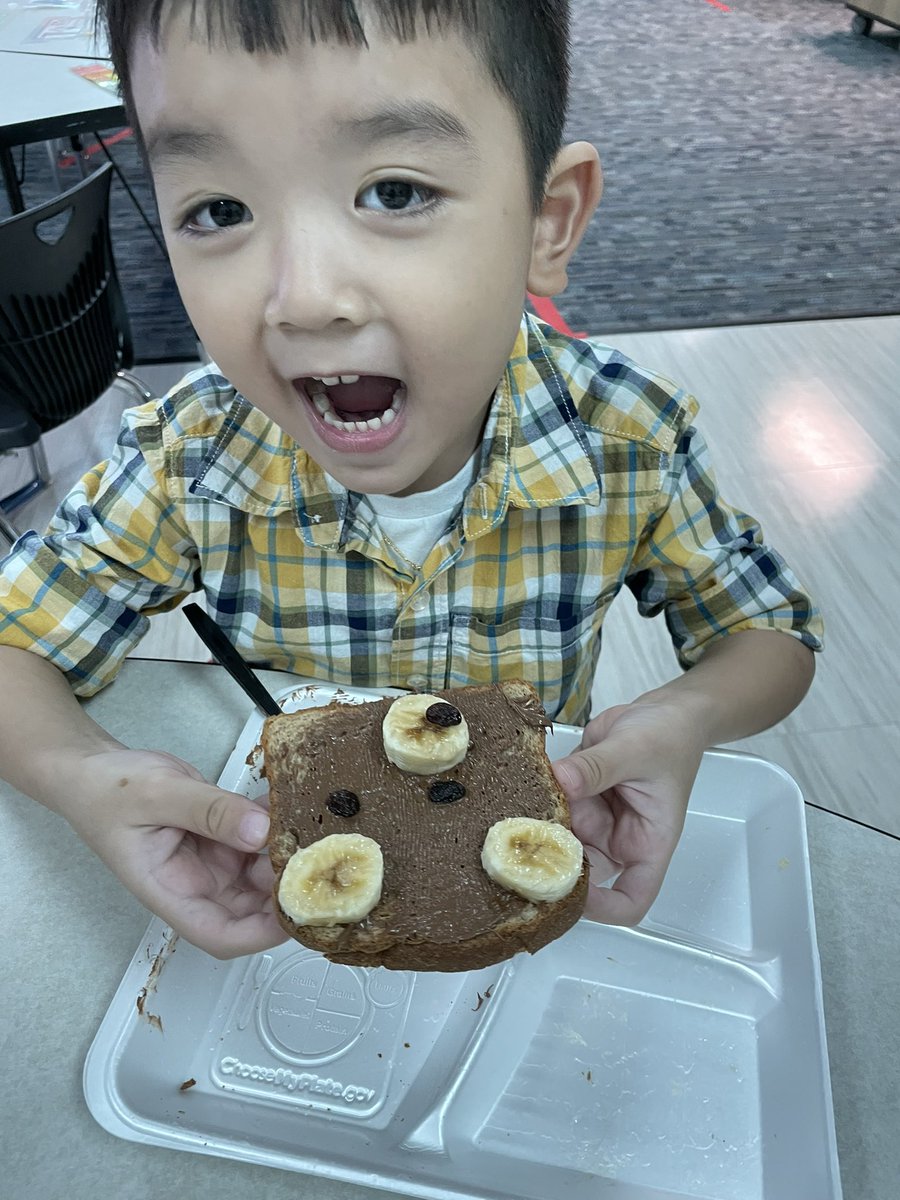 AmandaWatson237's tweet photo. Our class learned about Fat Bear week and we voted for our favorite bear! Check out our cute bear toast! This was such a fun activity!! #Tstudentsupport #TISDGOES https://t.co/T0A2kXgitx