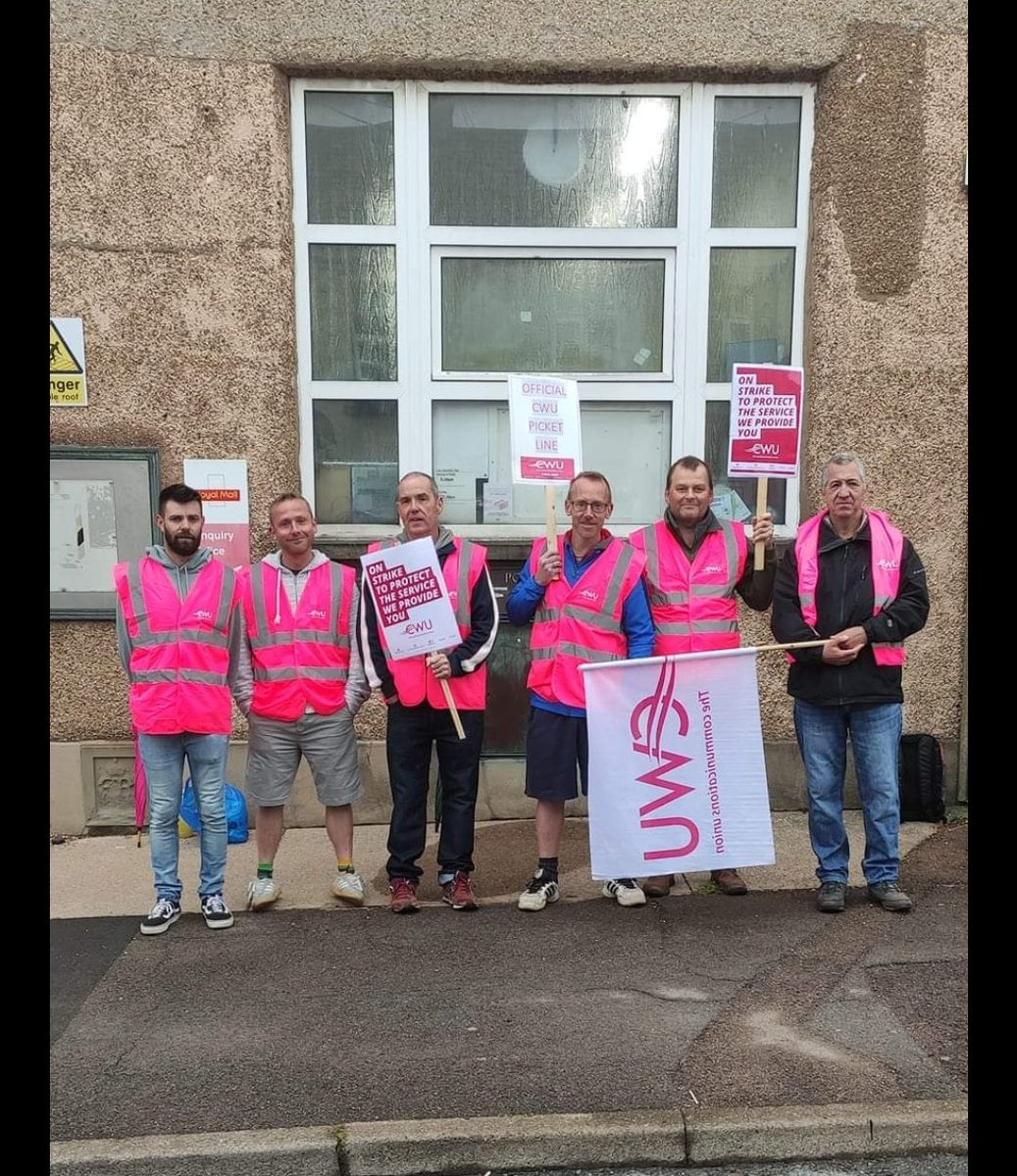 strac99's tweet photo. Cinderford picket line #CWU #supportyourpostie #royalmail https://t.co/X8bAjMdrlQ