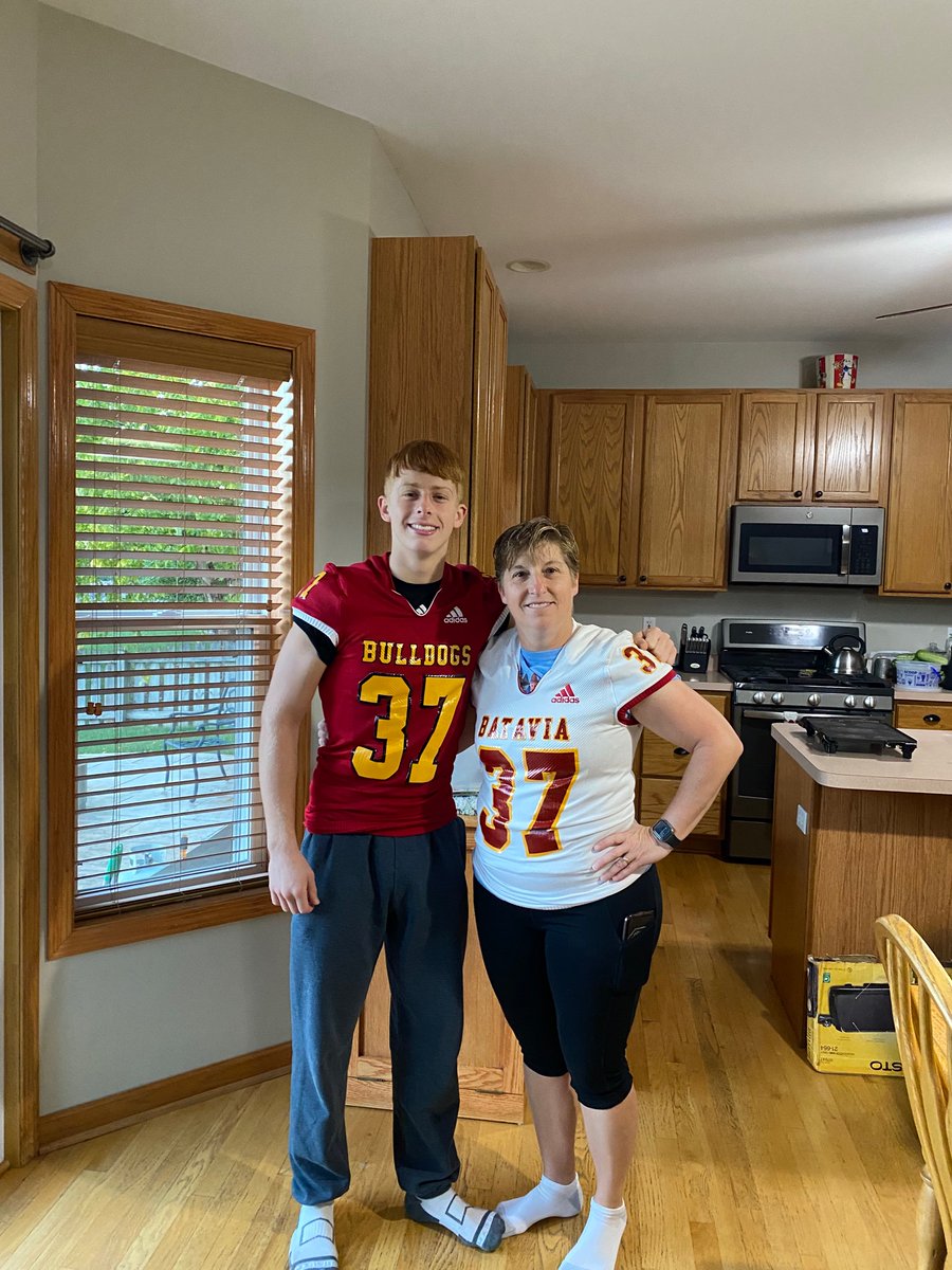GamlinJj's tweet photo. Huge thanks to Mrs. Gamlin for being a great PE teacher and a supportive mom. @BataviaFootball https://t.co/0YEuUskB8h