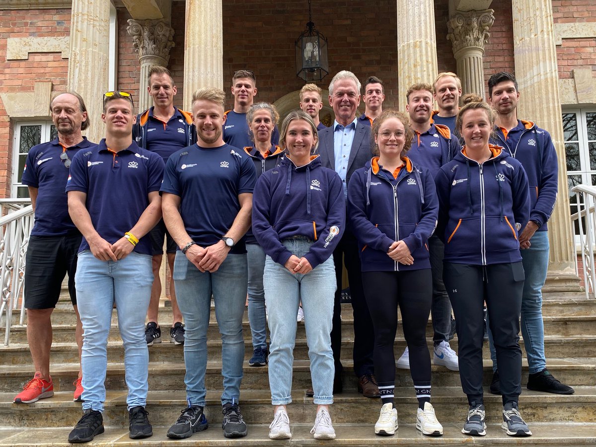 Recibí el equipo nacional 🇳🇱 de #BMX que está aquí por el campeonato mundial en @Bogota. Compartimos con Colombia los éxitos en este deporte. @niekkimmann, 3 veces campeón mundial y ganador🥇en los últimos Juegos Olímpicos, hace parte del equipo.