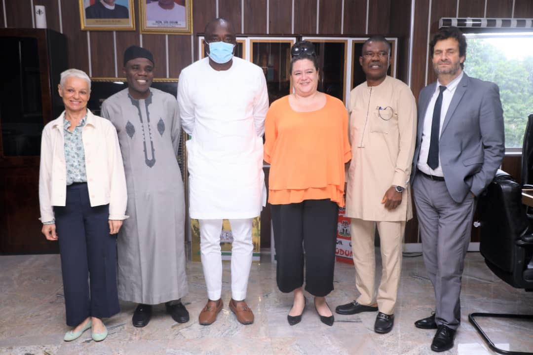 The 🇫🇷 Ambassador to Nigeria, @eblatmann accompanied by @AFD_en and the Regional Agricultural Adviser paid a courtesy visit yesterday to the Minister of State for Environment, H.E. @OdumUdi to discuss the numerous existing and future cooperation projects between 🇫🇷 and 🇳🇬