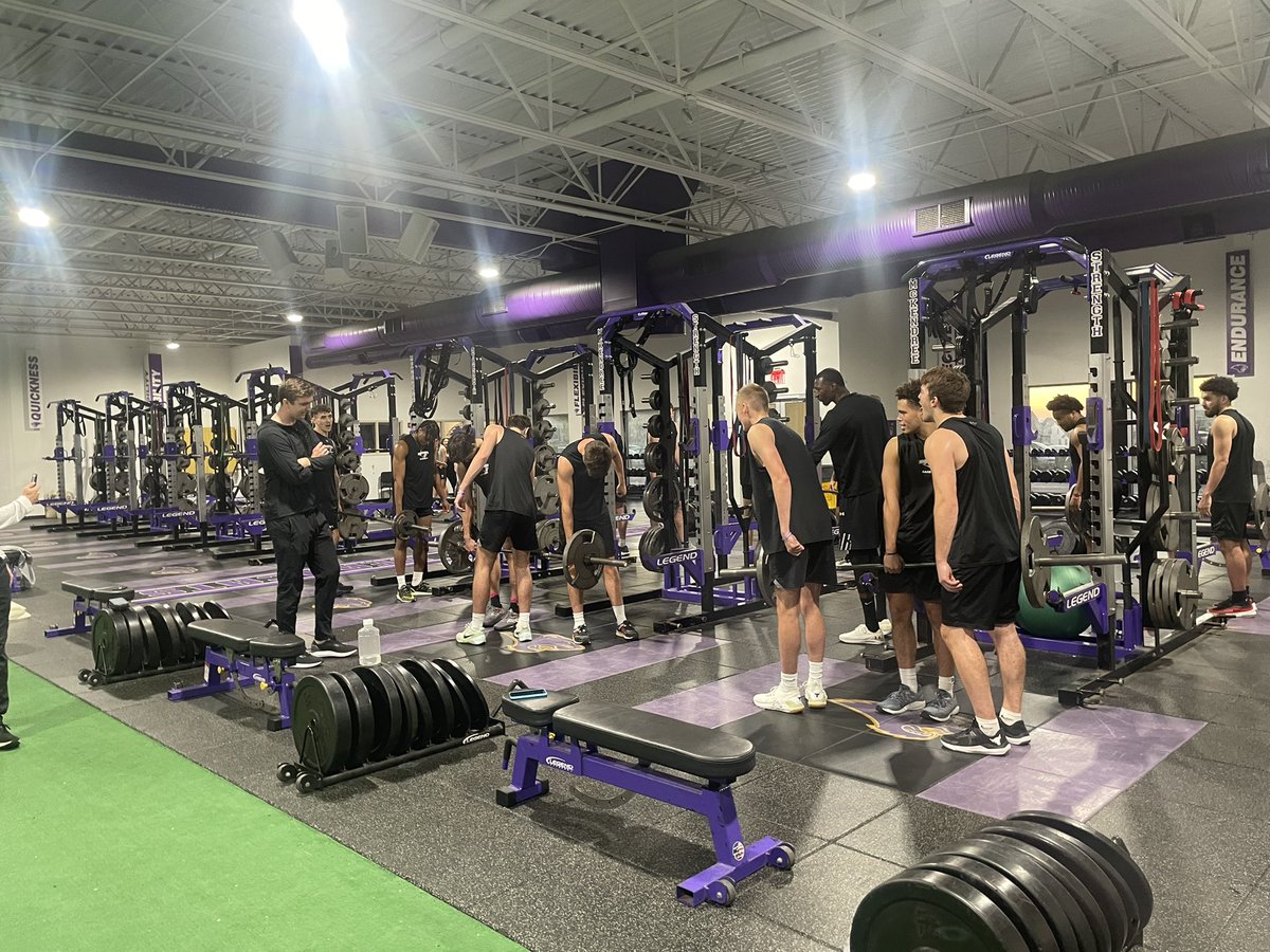 McKendreeHoops's tweet photo. Another Friday, Another Competition! @HMeakes &amp; @Epow__ take the win! #DoTheWork https://t.co/gyAMp6SkH0