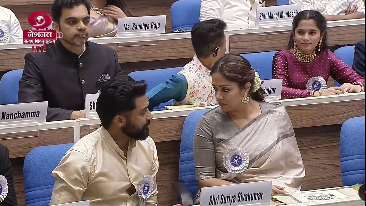 sfcpudukkottai's tweet photo. @Suriya_offl &amp; Jyothika at National Award Ceremony 🤩💥

#Suriya #Jyothika #SooraraiPottru #NationalAward 

@StudioGreen2 @2D_ENTPVTLTD @rajsekarpandian https://t.co/kIVQvzBNPn