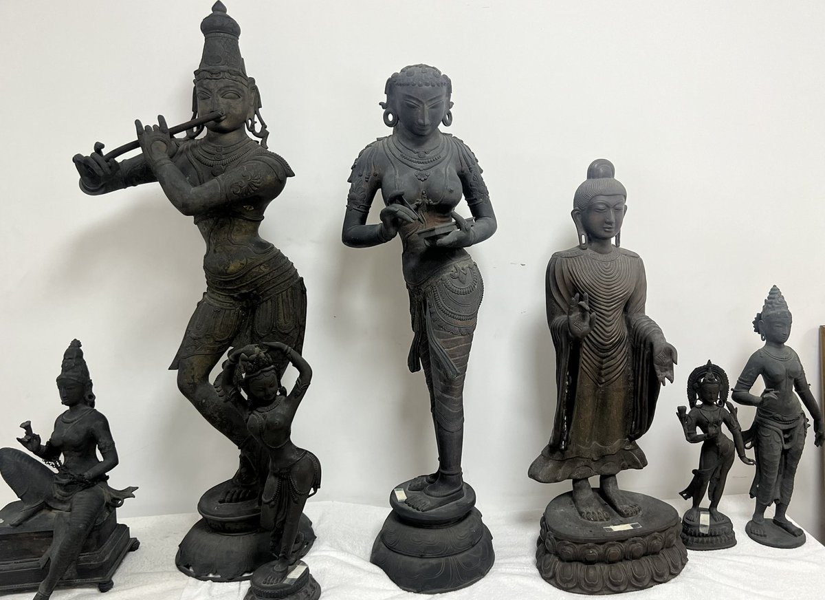 jayantmuraliips's tweet photo. Congratulations to my NZ team for seizing 7 ancient #idols and 2 #paintings from RA Puram, Chennai. The beautifully sculpted idols are a treat for the eyes. 💐. _ @tnpoliceoffl  @CMOTamilnadu @TNDIPRNEWS #IPS #Police #PonniyinSelvan #TNpolice https://t.co/zLawGfvdEV