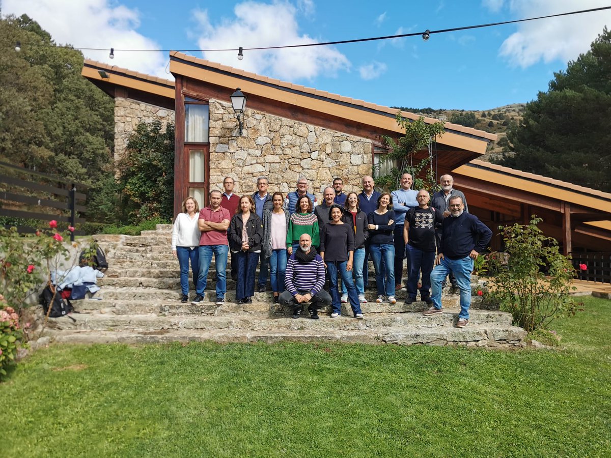 Proteomics_CNB's tweet photo. Jornada de la @SEProt_Oficial en #LaCristalera @fuam_uam 
Los miembros de las antiguas juntas directivas y los nuevos se reúnen pata hablar sobre el futuro de la proteómica. @CarrascalMontse @fjcoriz @Marina_gay @concha_gil @educhicano @CNB_CSIC https://t.co/oln0vme8Mr