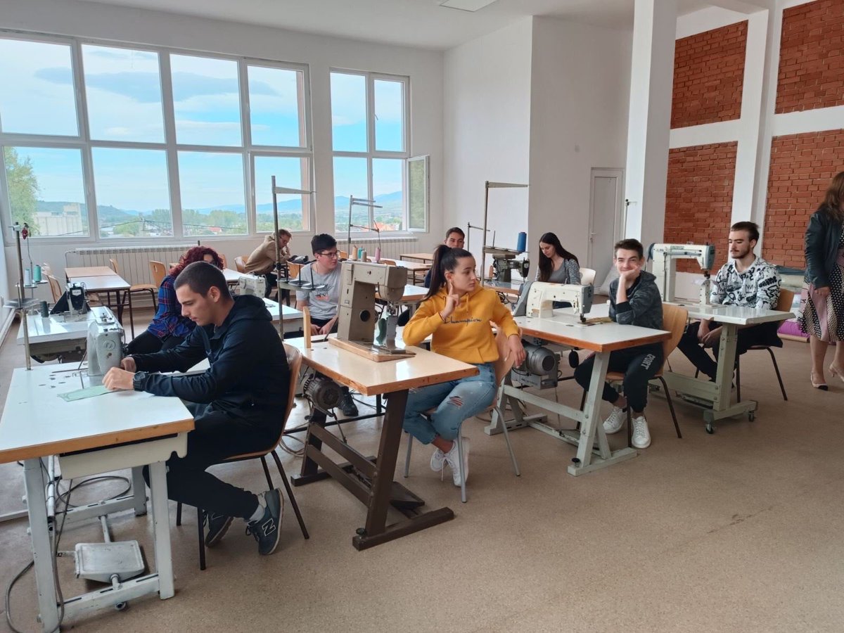 Together with the municipality of Knjazevac <a href="/TimockiKlub/">Timočki klub</a> &amp; <a href="/IOMSerbia/">IOMSerbia</a>,🇨🇭supported opening of a VET Training center. 60 youth from disadvantaged groups were trained as CNC operators &amp; tailors, out of which 66% ♀️. #Migration4SustainableDevelopment <a href="/SwissDevCoop/">Swiss Development and Cooperation</a>