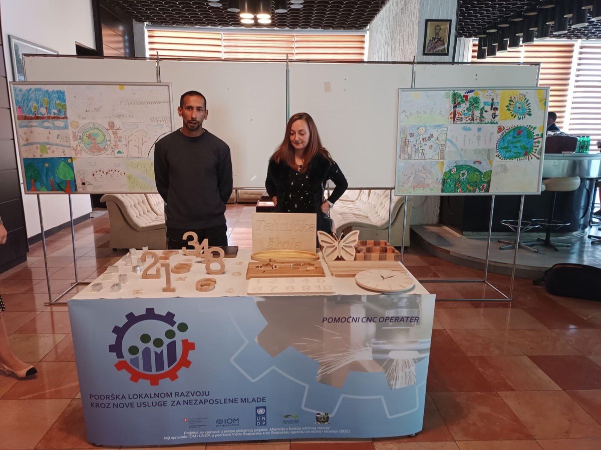 SwissEmbassyBlg's tweet photo. Together with the municipality of Knjazevac @TimockiKlub &amp; @IOMSerbia,🇨🇭supported opening of a VET Training center. 60 youth from disadvantaged groups were trained as CNC operators &amp; tailors, out of which 66% ♀️. #Migration4SustainableDevelopment @SwissDevCoop https://t.co/Hj21xlHzon