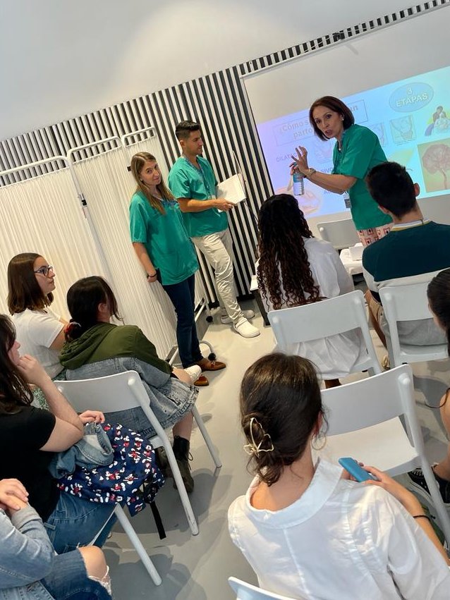 isabial_iis's tweet photo. 🎸🎶Esta noche acabamos SCI-DATES con un concierto de #Poprockpompero en plaza Séneca

⏰Nuevo horario: 22 horas

👥Esta tarde ven en familia a conocer a científic@s que investigan en salud y a los talleres de @SimIAlicante 

#SCIDATES #citasconlosinvestigadores #ISABIAL https://t.co/xAMk46GeMC