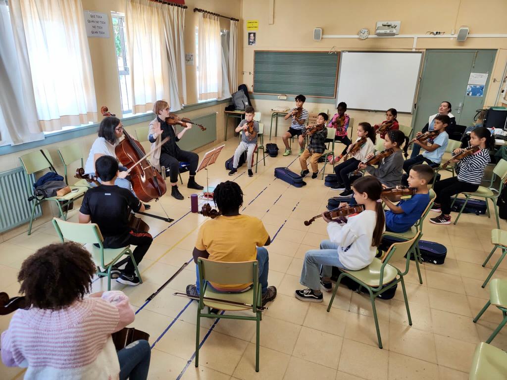 conarte_int's tweet photo. Els #Planters arrenquen a #Figueres amb les artistes @AvilesGeorgina, @MariaCamats, @annacarncarva, #MeritxellGenís i #SabinaAyats: 8 anys amb més de 1000 alumnes de la mà de l’@ajfigueres i de col·laboradors com @figueresaescena, @JMFigueres, #Agitart i enguany @museujoguetcat🙌 https://t.co/XnLXtZ5tF4