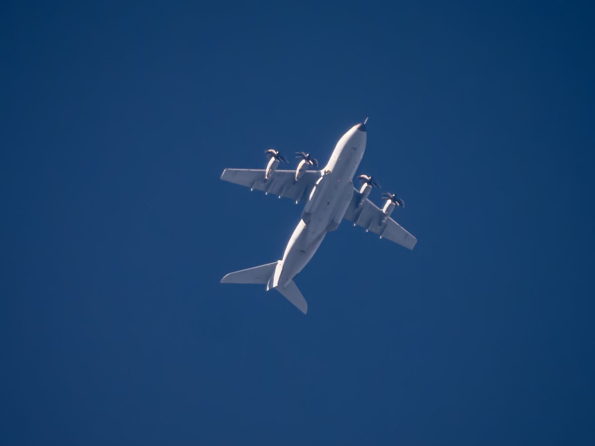 DLNetherlands's tweet photo. German Air Force #GAF756
Airbus A400M 🇩🇪54+08
Wunstorf-> AAL -> BZZ -> Wunstorf 🇩🇪🇩🇰🇬🇧🇩🇪

Spotted the Luftwaffe overhead the Netherlands at 31,000ft 🇳🇱👋

@NLspot #NLspot @scan_sky @haveVglass @squawk7kdotnet @air_intel #Airbus #avgeek #aviation #a400m https://t.co/j67IB6iMVe