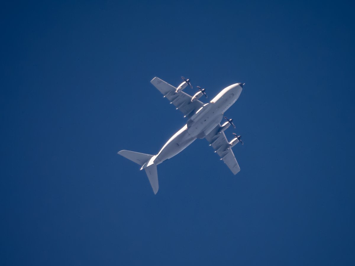 DLNetherlands's tweet photo. German Air Force #GAF756
Airbus A400M 🇩🇪54+08
Wunstorf-> AAL -> BZZ -> Wunstorf 🇩🇪🇩🇰🇬🇧🇩🇪

Spotted the Luftwaffe overhead the Netherlands at 31,000ft 🇳🇱👋

@NLspot #NLspot @scan_sky @haveVglass @squawk7kdotnet @air_intel #Airbus #avgeek #aviation #a400m https://t.co/j67IB6iMVe