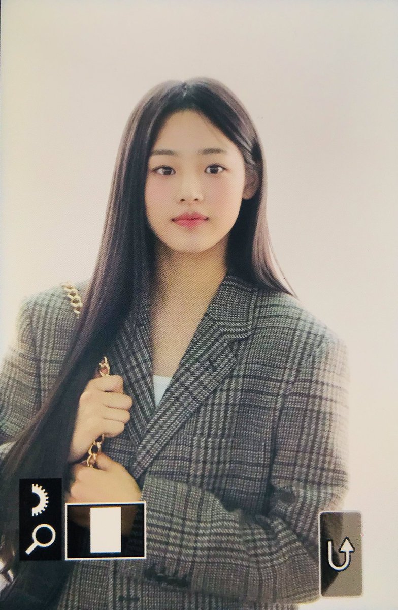 picsnewjeans's tweet photo. Minji at the Airport https://t.co/UDwBpFonYp