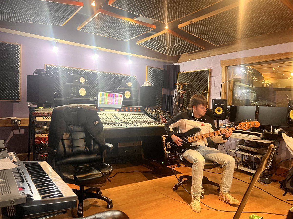 Tamanfayaband's tweet photo. Recording some new songs right now 🎶🥁 https://t.co/My95irAe1B