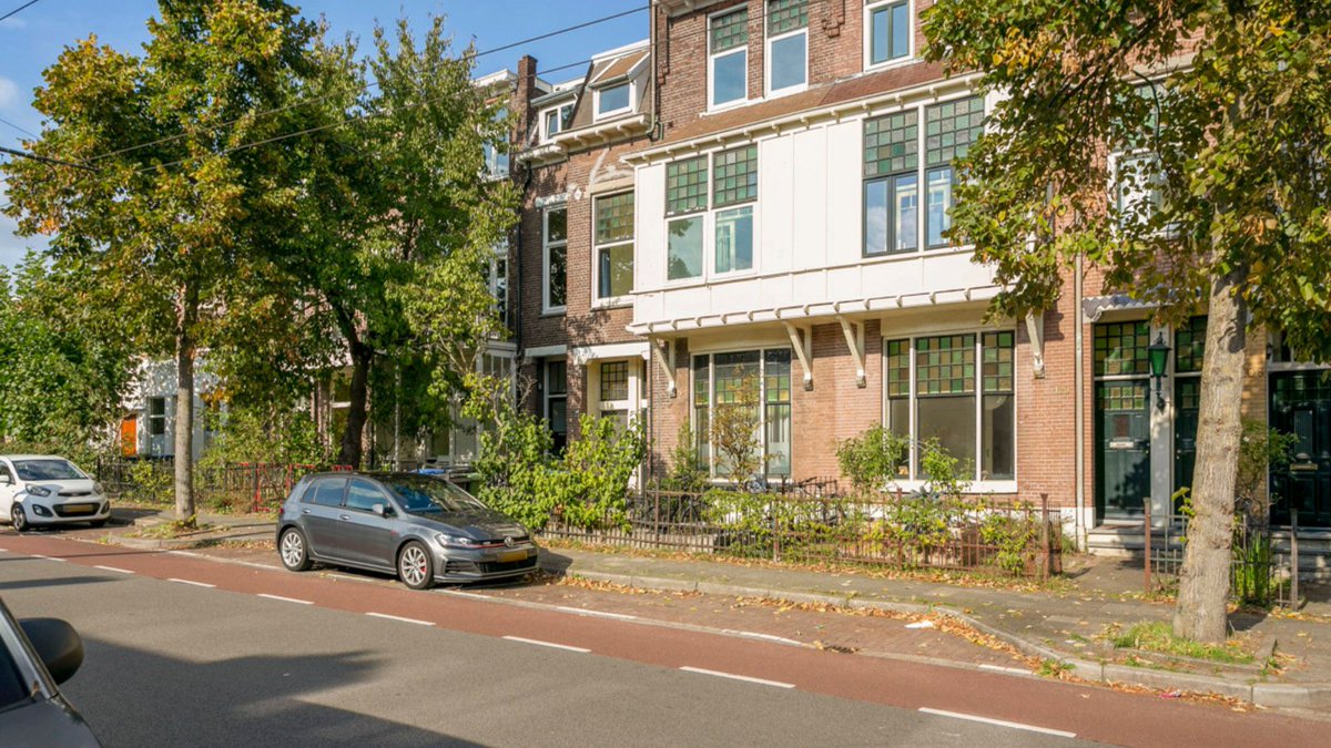 𝗡𝗶𝗲𝘂𝘄 𝗶𝗻 𝘃𝗲𝗿𝗸𝗼𝗼𝗽! 🏡 

𝗞𝗲𝗻𝗺𝗲𝗿𝗸𝗲𝗻 
🔸Raapopseweg 114 📍 
🔸Arnhem 
🔸Vraagprijs € 299.000,- k.k. 💰 
🔸Ca. 127 m² 
🔸Energielabel C 

👉🏽 Unieke website: raapopseweg114.nl 

𝗕𝗲𝘇𝗶𝗰𝗵𝘁𝗶𝗴𝗲𝗻?📱026 355 21 00 | 📨 wonen@bmvmakelaars.nl