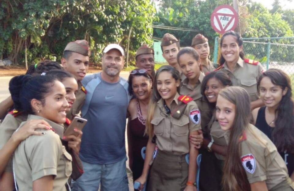 Muchas felicidades a las Escuelas Militares Camilo Cienfuegos, en su recién conmemorado 56 aniversario.
#CDRCuba #SoyCederista #Cuba #SomosDelBarrio #FuerzaCuba