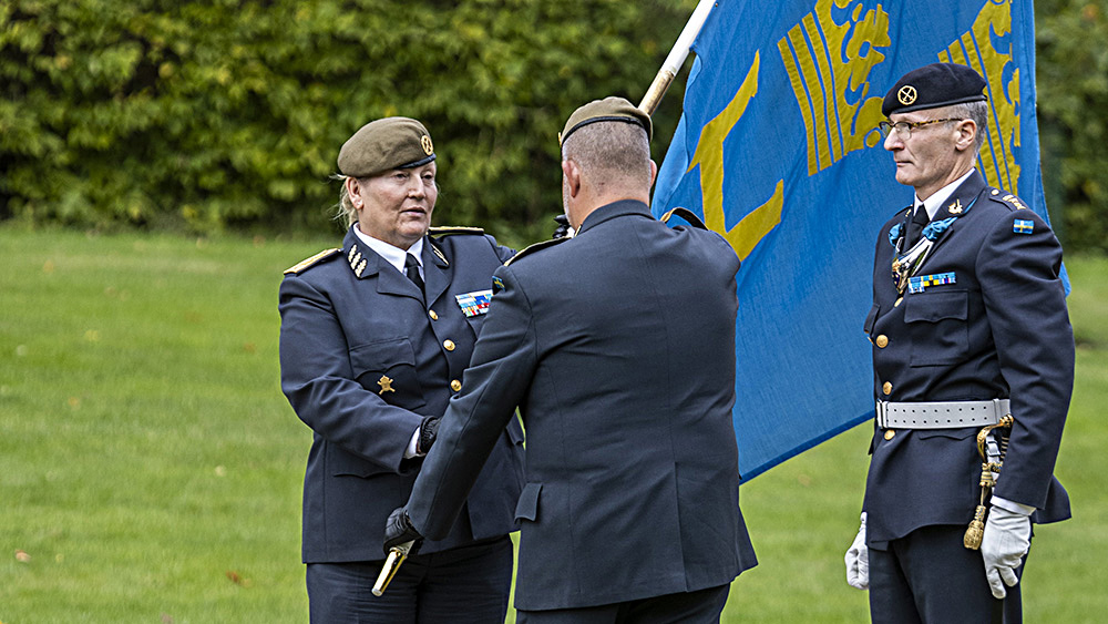 Laura Swaan Wrede är ny rikshemvärnschef efter Stefan Sandborg. Chefsbytesceremonin ägde rum fredag 30 september vid Hemvärnets stridsskola. Hela ceremonin går att se på vår Youtubekanal: youtube.com/watch?v=6469VO…