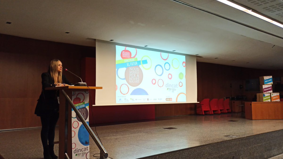 _dincat's tweet photo. Amèlia Clara, Vicepresidenta de Dincat, acomiada el 35è #CongrésDincat i reivindicant canvis i trransformacions que donin resposta a les noves realitats que se'ns prpesenten, així com compromís i valentia!

Continuarem treballant per defensar els drets del col·lectiu!! https://t.co/Ug9SztC45r