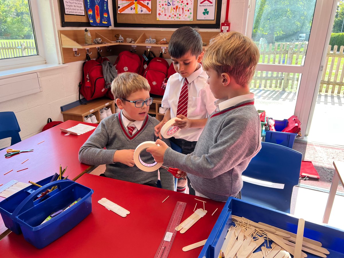 BGS_LowerSch's tweet photo. Year 2 carried out a science experiment to find out ‘Which material would make the best boat?’. We had to make predictions, collaborate together to make our boats out of different materials and discuss what we found out #BGSyear2 #BGSscience #BGScollaboration https://t.co/HnWWwrvlDu