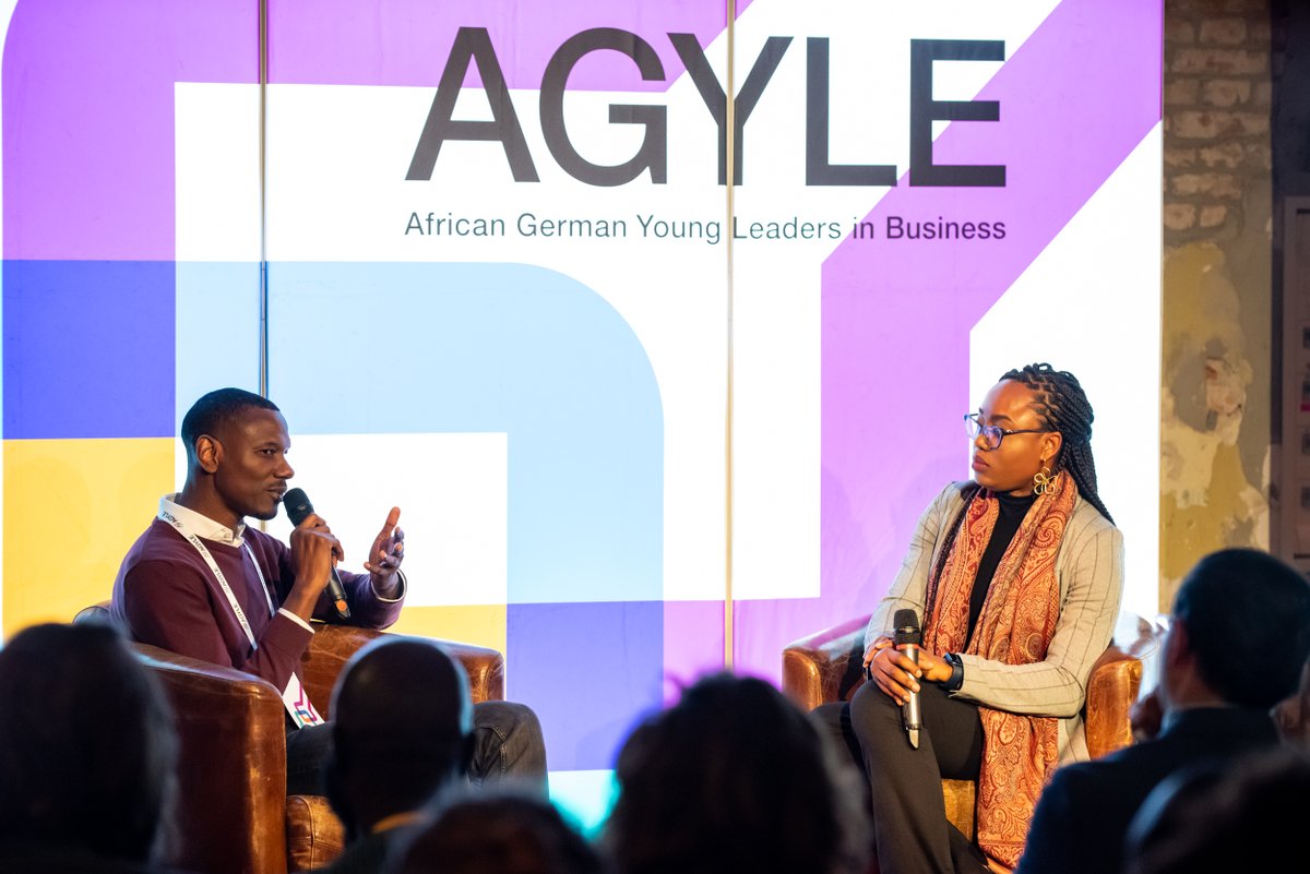 Land_der_Ideen's tweet photo. Zwar ohne richtigen Kamin, aber dafür mit viel Austausch mit beeindruckenden UnternehmerInnenpersönlichkeiten in toller Atmosphäre. Danke für den 'Fireside Chat' im Rahmen der #AGYLEBerlinWeek gestern Abend! @AgenturWirtEnt @giz_gmbh @Der_BDI @UteWeiland @BMZ_Bund #AGYLE22 https://t.co/hcUj85rDLh