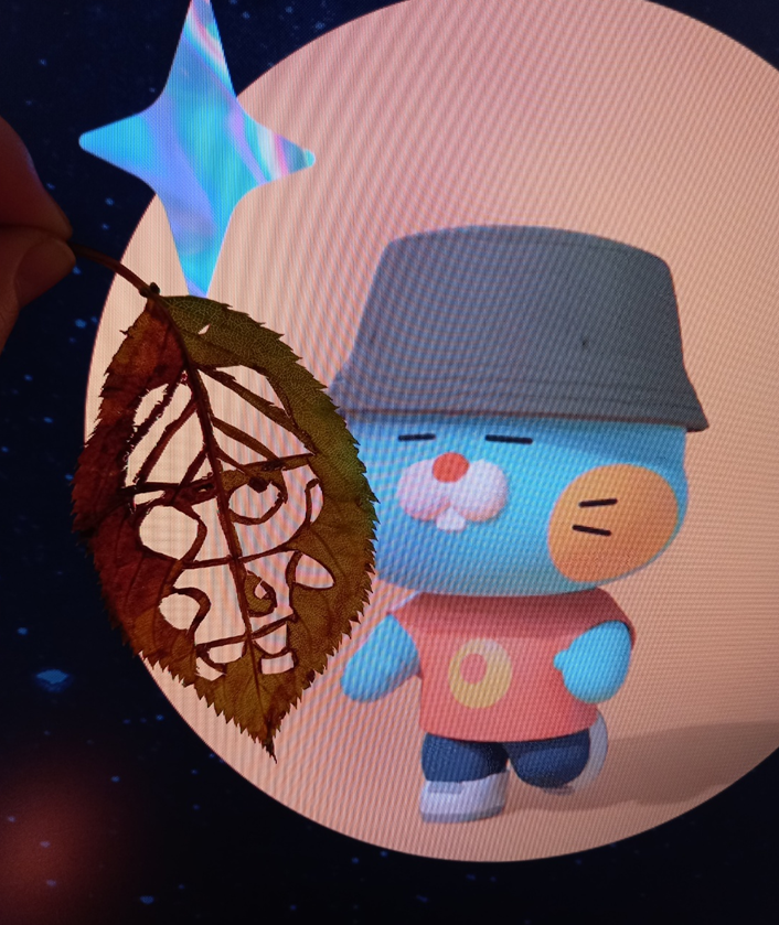 yjsimple75's tweet photo. @ooz_official @cripco_official
#OOZ #OOZfanart #lessgOOOOOZZZ 

The collector OKOO collects autumn leaves and decorates the house beautifully. https://t.co/dE3ASz8tWP
