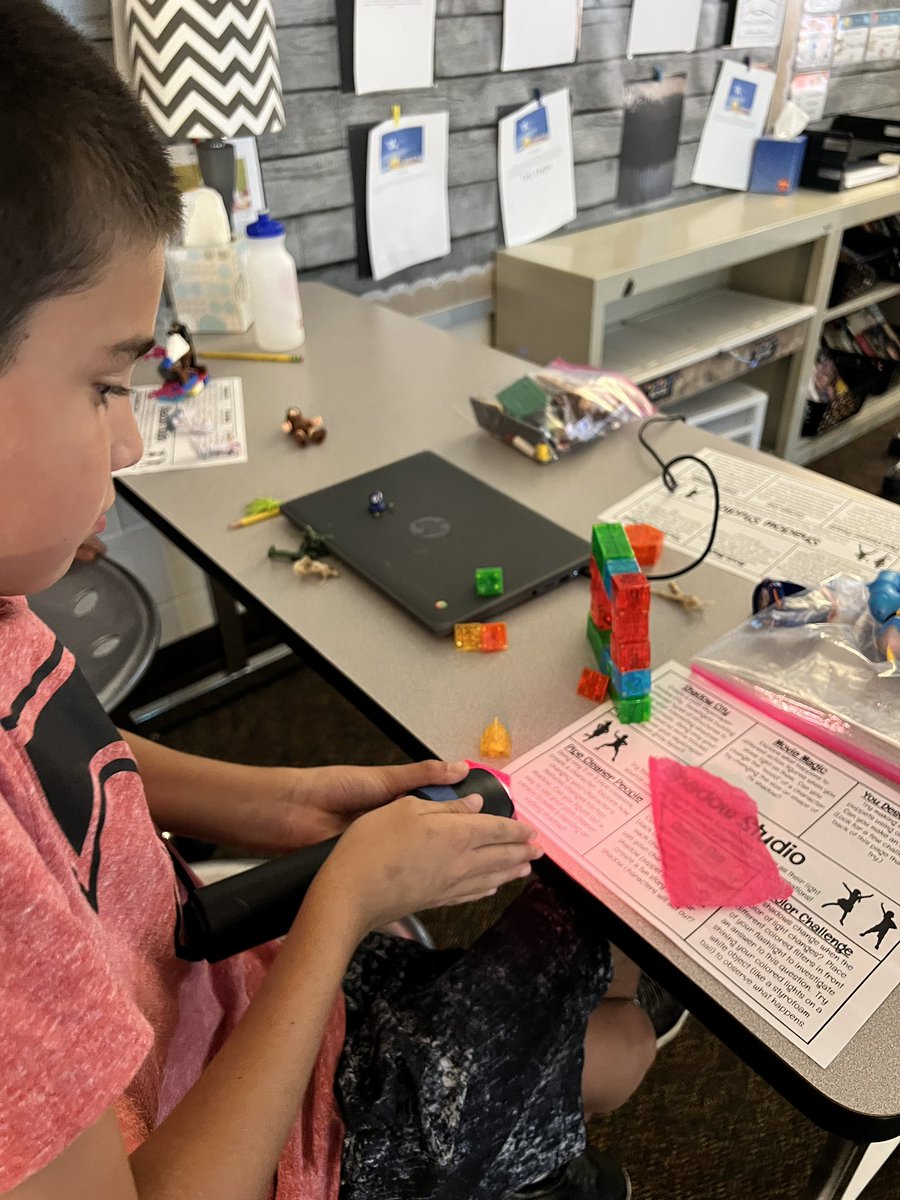 TeachwithTiller's tweet image. Second graders are exploring Shadows in a Shadow Studio activity today! So much fun! #scienceandshadows #learninghandson