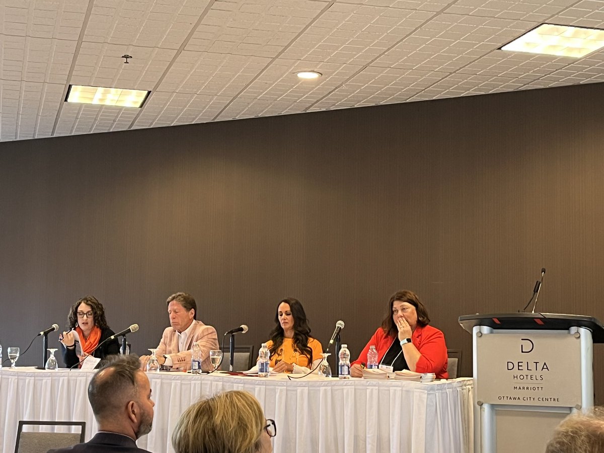 Very interesting workshop on how the Parole Board of Canada (@PBC_CLCC ) deals with diversity, gender &amp; parole decision making.

Boardmembers gave a practice-based overview of trauma-informed and culturally adapted hearing processes.

##WorldCongressOttawa #probation #parole