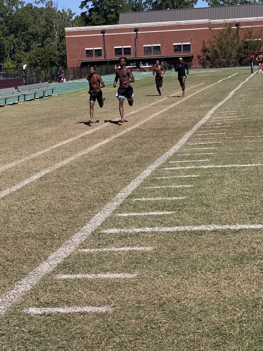 Coach_3906's tweet photo. Friday Grass Runs
6 x 45 sec runs
Hinds Track and Field
#theprocessworks
#trusttheprocess @HCCTrackField https://t.co/dq1yLMlW2E