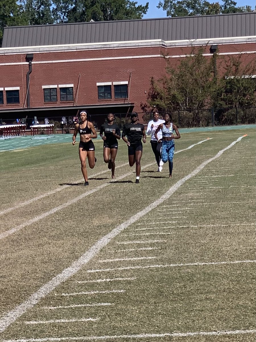 Coach_3906's tweet photo. Friday Grass Runs
6 x 45 sec runs
Hinds Track and Field
#theprocessworks
#trusttheprocess @HCCTrackField https://t.co/dq1yLMlW2E