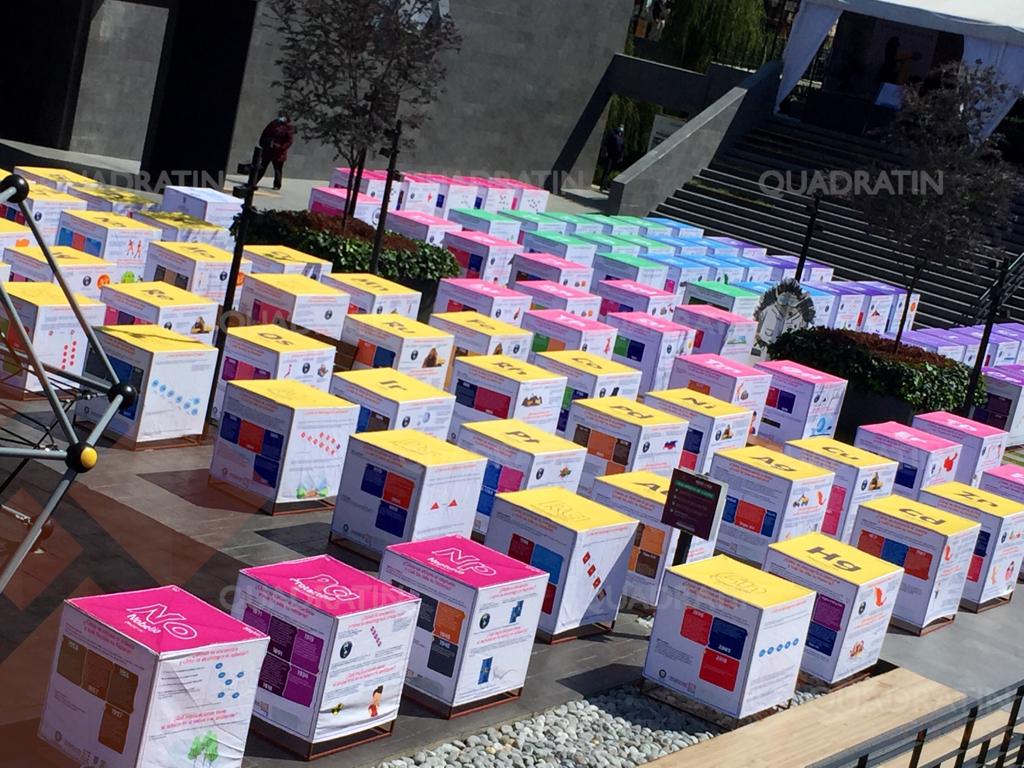 QuadratinEdomex's tweet photo. 💡Exponen Tabla Periódica Monumental en Parque de la Ciencia en #Toluca 
Por el mes de la Ciencia, a celebrarse en octubre, instalaron la Tabla Periodica para que estudiantes y público en general conozca cómo la química está inmersa en la vida cotidiana.
https://t.co/kidgUNdToN https://t.co/gD6y79m9z8